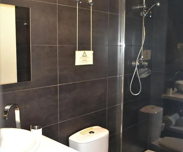 Feeling Eduardo Vii Bed & Breakfast Lisbona